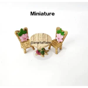 chair and table Miniature (cream)