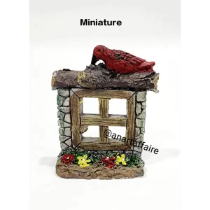 window red parrot Miniature
