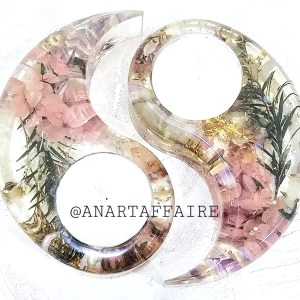 Resin set of 2 candle holder (yin yan)