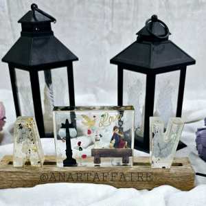 sitting couple with led stand