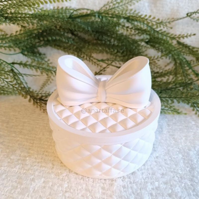 CONCRETE ROUND JAR WITH BOW 008 – An Art Affaire by Swati